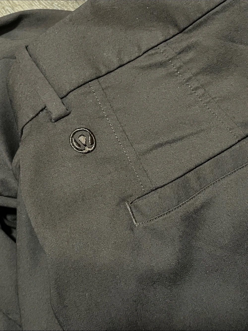 EUC Lululemon Pleat-Front High-Rise Trouser *Short. Color Espresso. Size 6